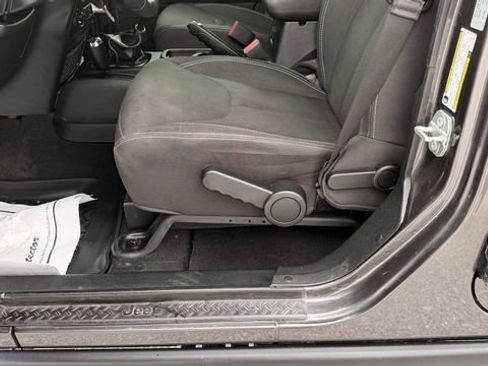Used 2018 Jeep Wrangler Unlimited Rubicon AWD/4WD image 20