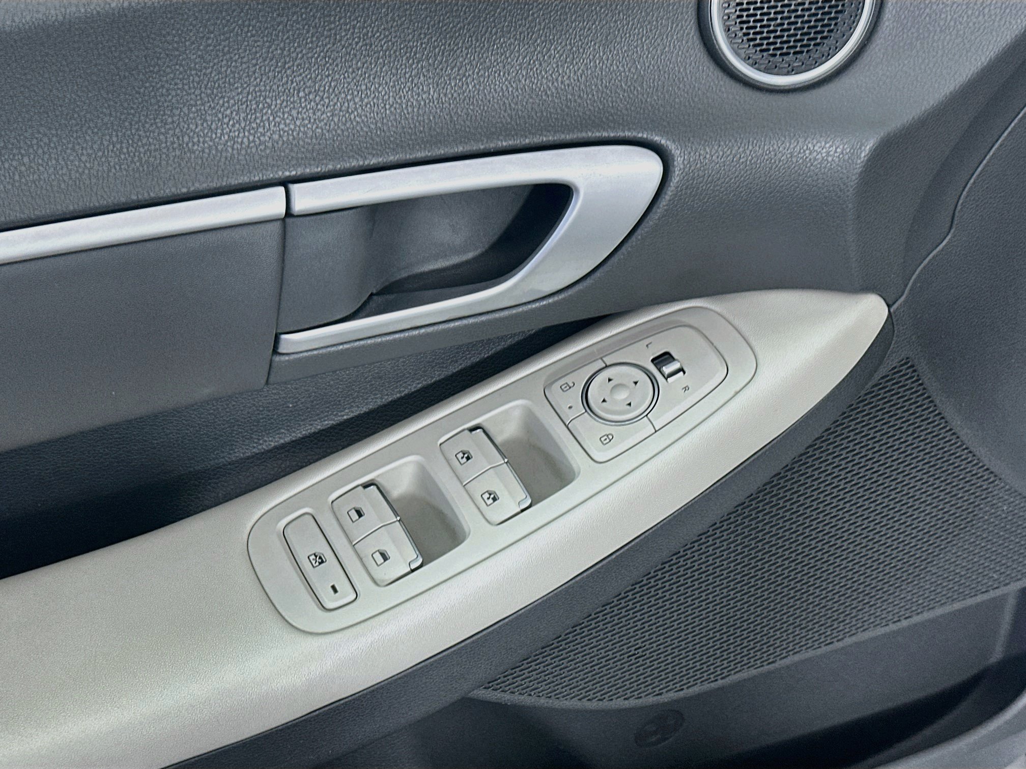Used 2025 Hyundai Sonata SEL FWD image 15