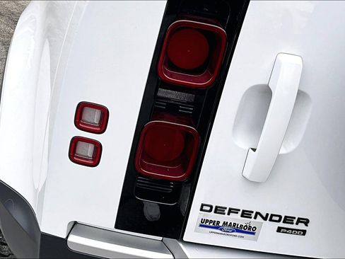 Used 2022 Land Rover Defender 110 SE image 30