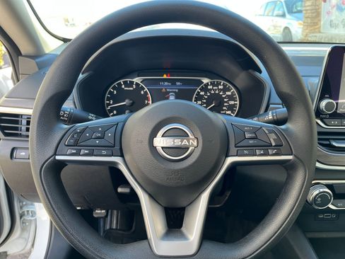 Used 2025 Nissan Altima 2.5 SV image 28