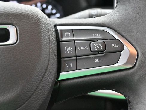 Used 2023 Jeep Compass Limited w/ Sun and Sound Group AWD/4WD image 18