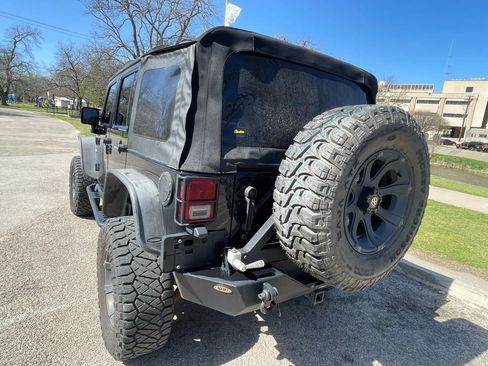 Used 2012 Jeep Wrangler Unlimited Rubicon image 18