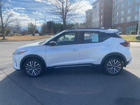Used 2021 Nissan Kicks SR image 4