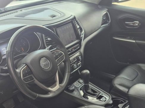 Used 2019 Jeep Cherokee Limited AWD/4WD image 6