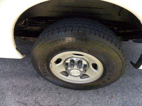 Used 2017 Chevrolet Express 3500 LT w/ LT Preferred Equipment Group image 22