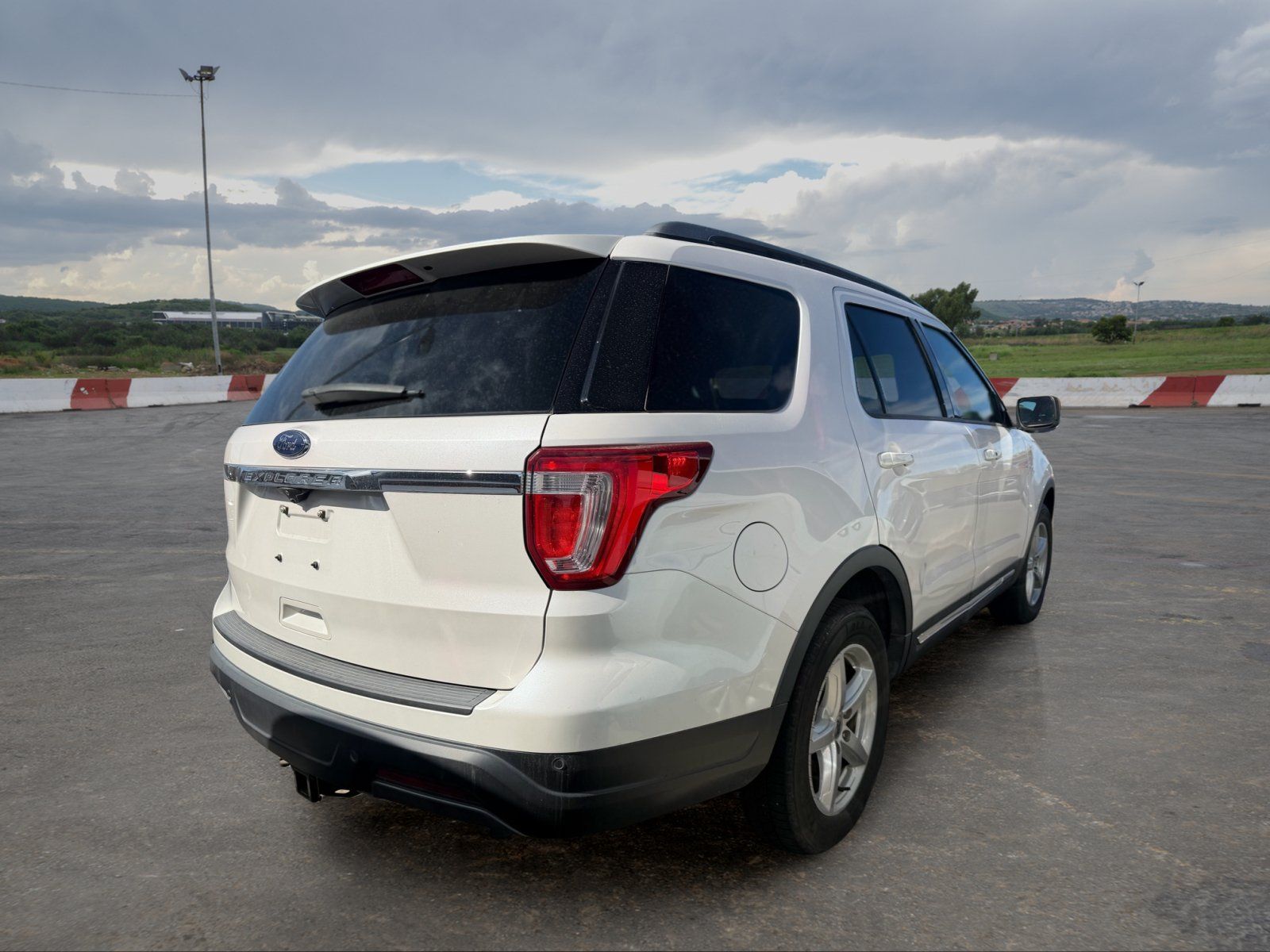 Used 2019 Ford Explorer XLT w/ Equipment Group 201A FWD image 3