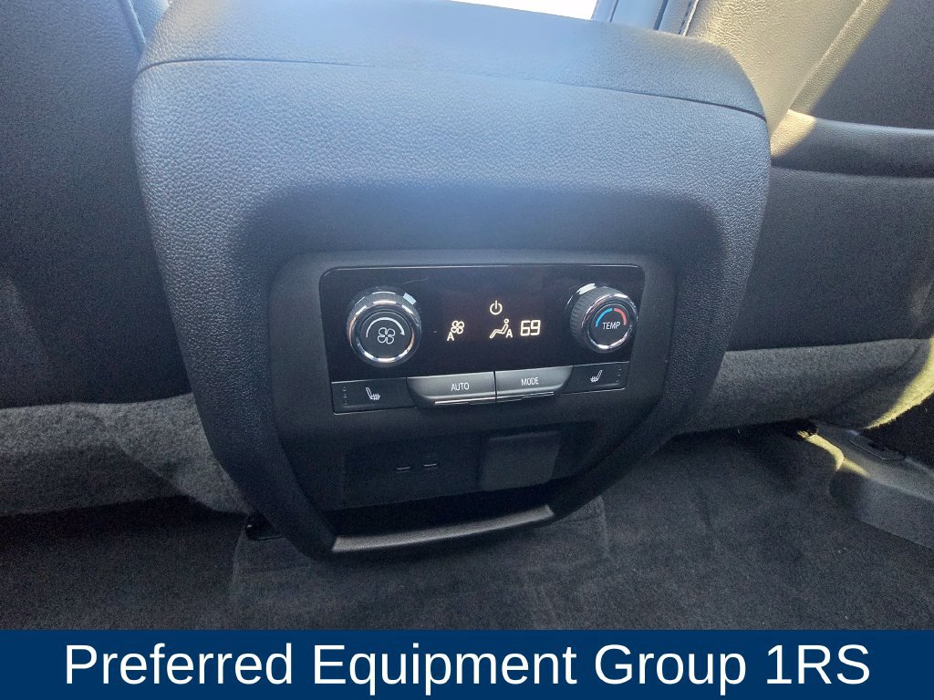 Used 2024 Chevrolet Traverse RS FWD image 15
