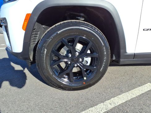 New 2026 Jeep Grand Cherokee Altitude image 10