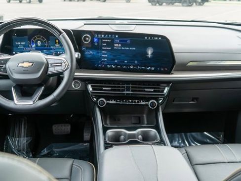 Used 2025 Chevrolet Traverse High Country image 16