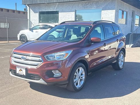 Used 2018 Ford Escape SE w/ SE Sync 3 Package image 3