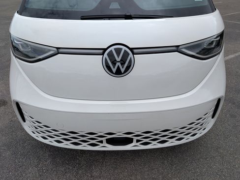 Used 2025 Volkswagen ID. Buzz Pro S RWD image 12