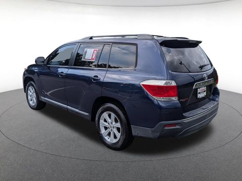 Used 2012 Toyota Highlander SE w/ Tow Pkg FWD image 3