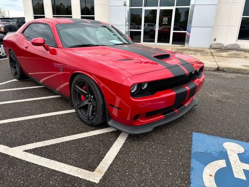 Used 2017 Dodge Challenger SRT Hellcat RWD image 3