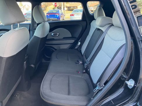 Used 2015 Kia Soul + image 11