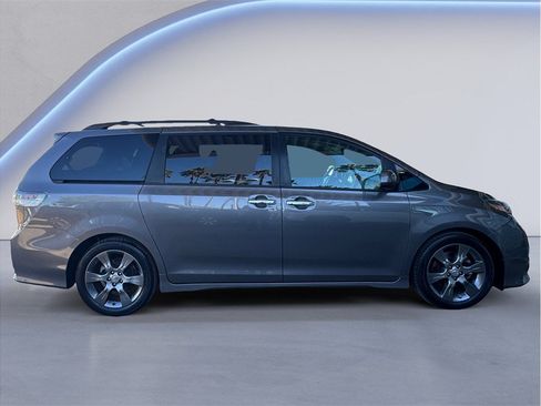 Used 2015 Toyota Sienna SE FWD image 7