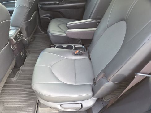 Certified 2024 Toyota Grand Highlander XLE AWD image 19