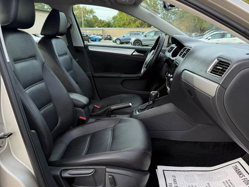 Used 2013 Volkswagen Jetta SE image 18