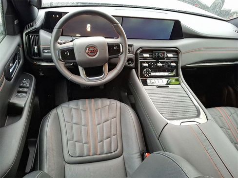 Used 2025 Nissan Armada PRO-4X image 12