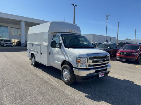 New 2026 Ford E-350 and Econoline 350 Super Duty w/ Power Equipment Group image 4