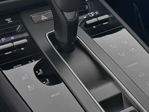 Certified 2026 Porsche Macan AWD/4WD image 21