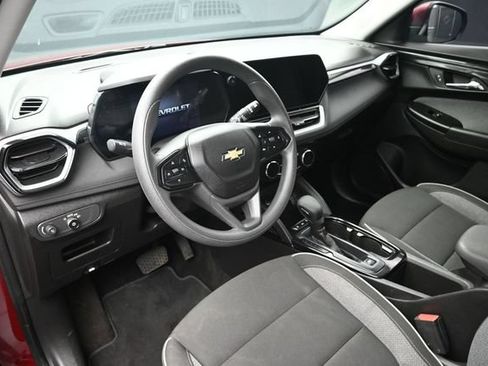 Used 2024 Chevrolet TrailBlazer LT w/ Driver Confidence Package FWD image 11