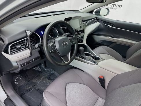 Used 2022 Toyota Camry LE image 9
