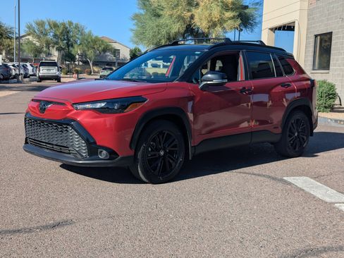 Used 2024 Toyota Corolla Cross SE w/ Moonroof Package image 6