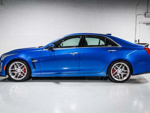 Used 2018 Cadillac CTS V w/ Carbon Fiber Package RWD image 6