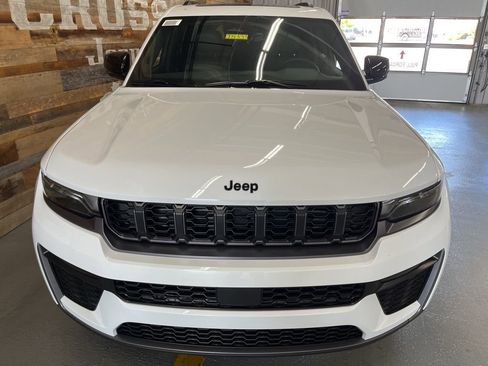 New 2026 Jeep Grand Cherokee L Limited w/ Limited Altitude Package AWD/4WD image 9