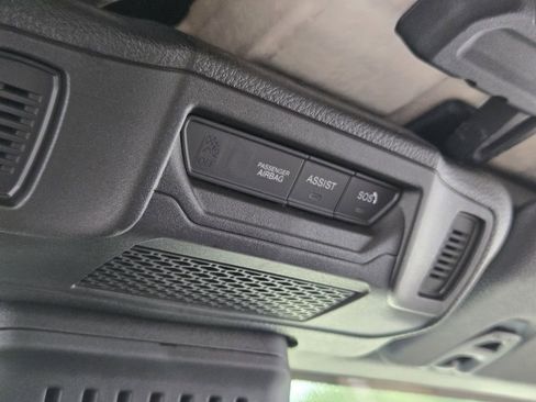 Used 2025 Jeep Wrangler Unlimited Sahara AWD/4WD image 33