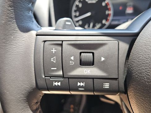 Used 2024 Nissan Rogue SV w/ SV Premium Package FWD image 12