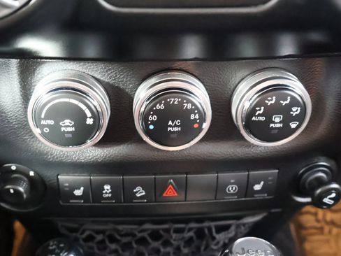 Used 2014 Jeep Wrangler Unlimited Sahara w/ Max Tow Package AWD/4WD image 37