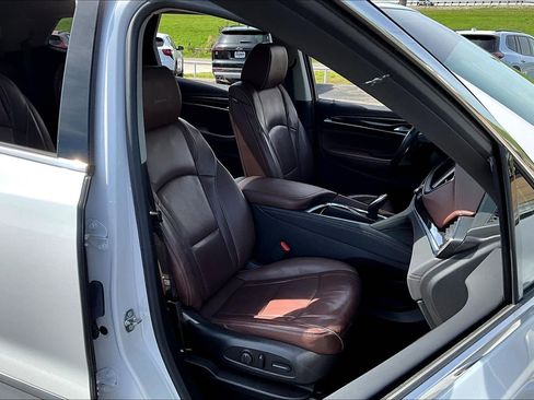 Used 2018 Buick Enclave Avenir w/ Avenir Technology Package FWD image 7