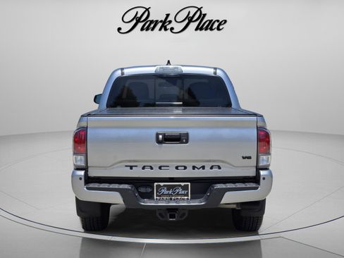 Used 2023 Toyota Tacoma TRD Sport w/ Technology Package AWD/4WD image 4