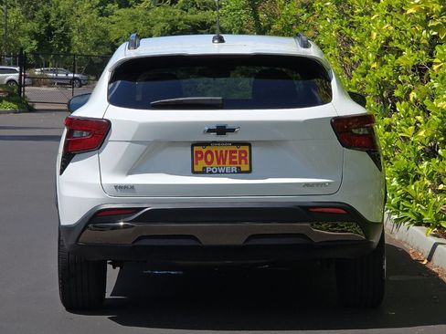 Used 2025 Chevrolet Trax ACTIV w/ Driver Confidence Package FWD image 5