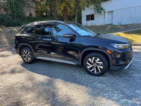 New 2025 Volkswagen Tiguan S image 2