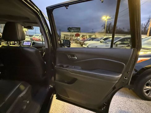 Used 2016 Honda Pilot Touring image 11