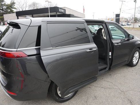 Used 2022 Kia Carnival LX image 26
