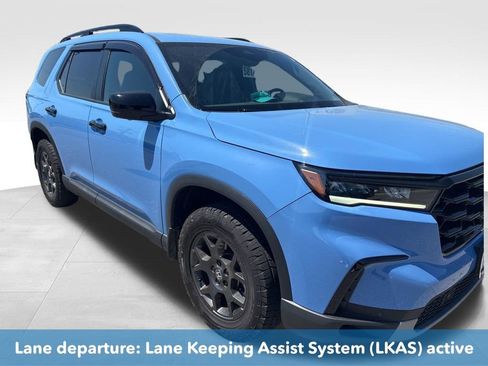 Used 2025 Honda Pilot TrailSport image 12