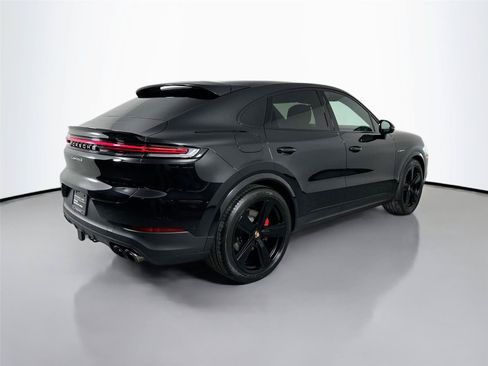 Certified 2025 Porsche Cayenne S AWD/4WD image 7