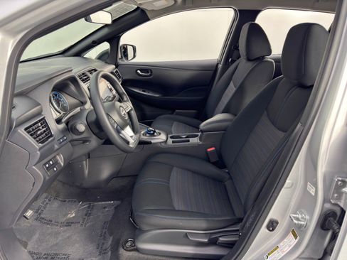 Used 2025 Nissan Leaf S image 15