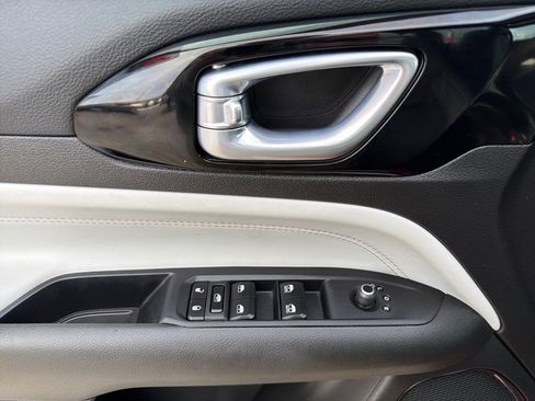 Used 2025 Jeep Compass Limited image 9