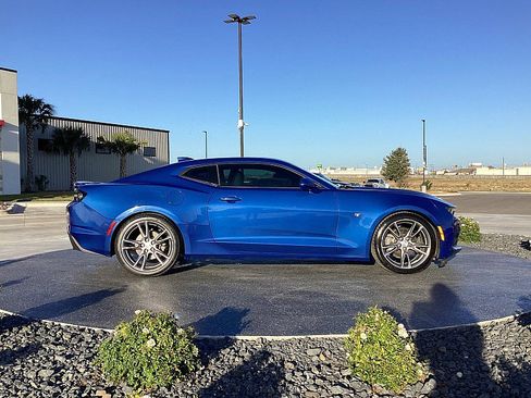 Used 2021 Chevrolet Camaro LT w/ RS Package image 4
