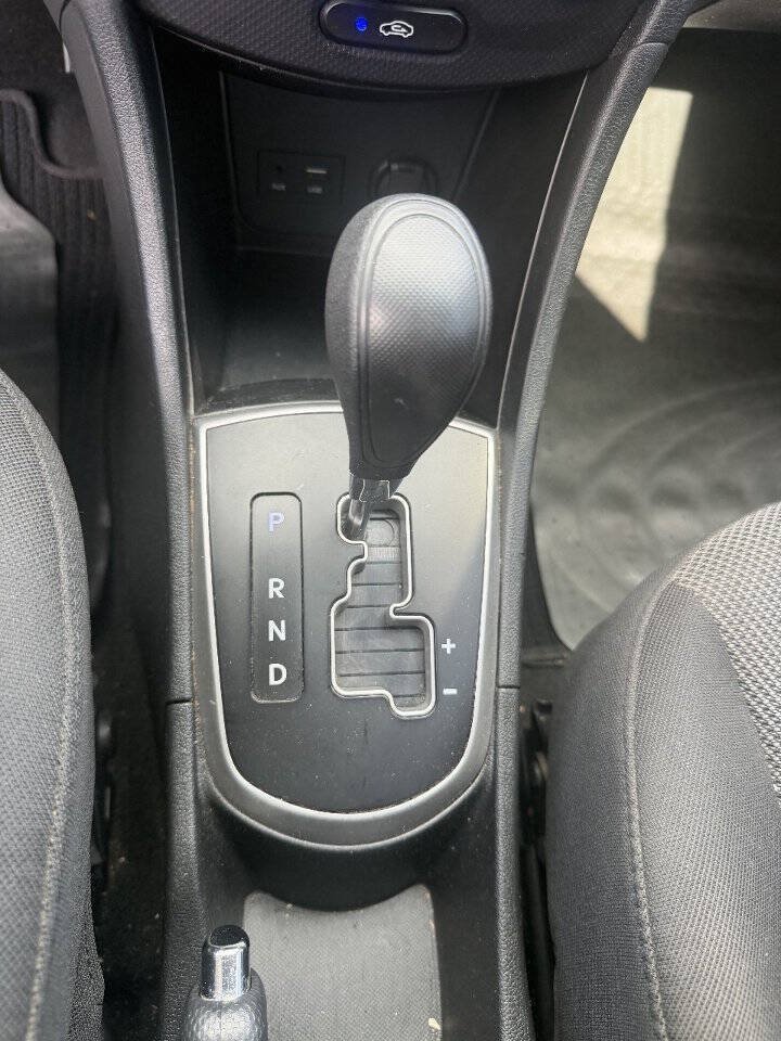 Used 2014 Hyundai Accent GS FWD image 13