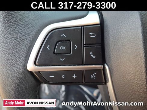 Used 2025 Toyota Sienna XLE FWD image 26
