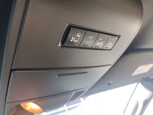 Used 2019 Dodge Grand Caravan SXT image 23