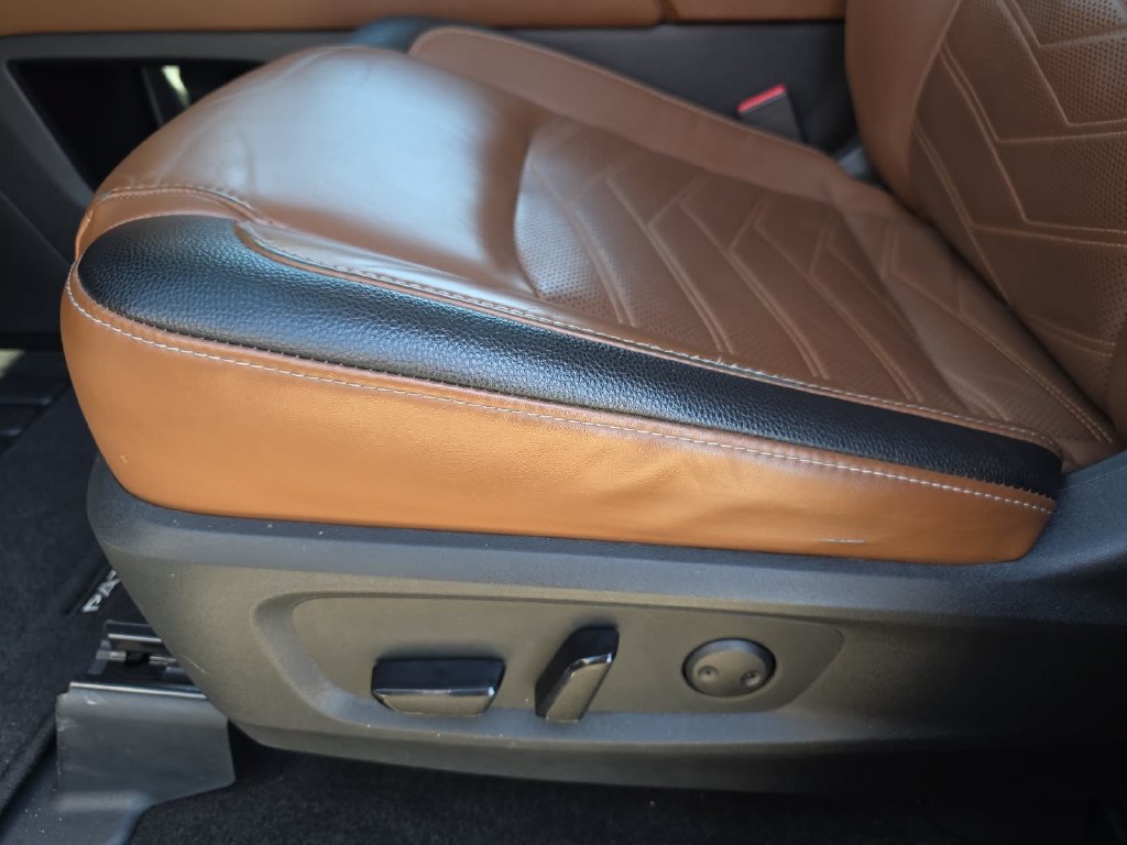 Used 2023 Nissan Pathfinder Platinum w/ Cargo Package FWD image 29
