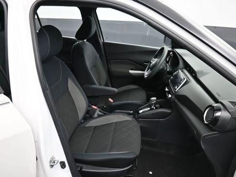 Used 2018 Nissan Kicks SV image 23