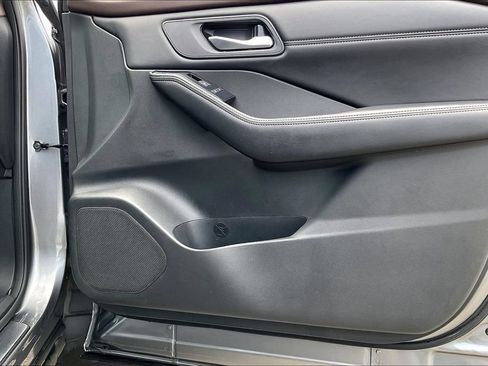 Used 2023 Nissan Rogue SL w/ SL Premium Package FWD image 24