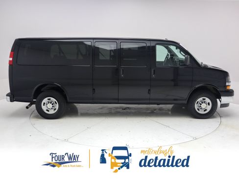 Used 2025 Chevrolet Express 3500 LT w/ LT Preferred Equipment Group RWD image 2